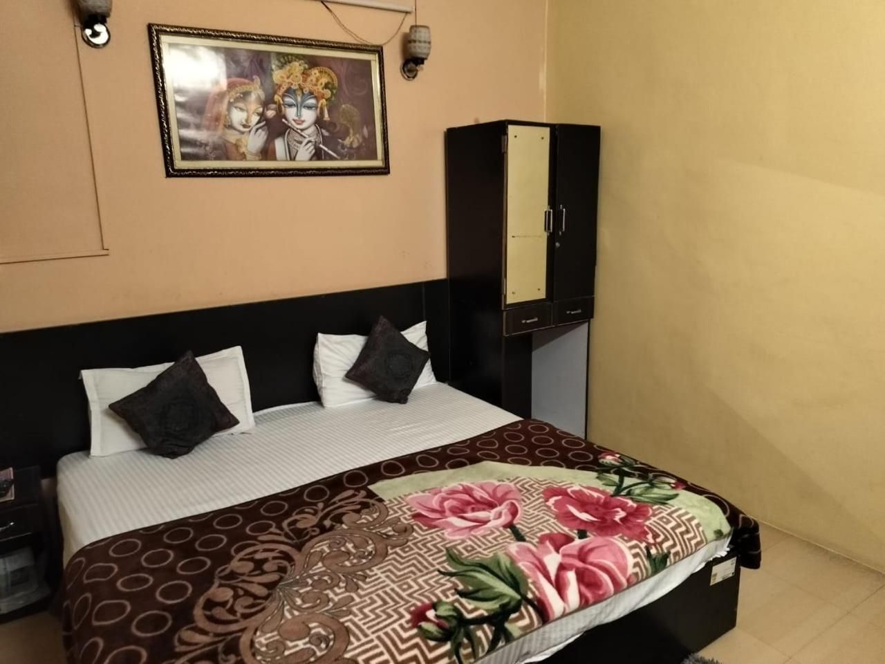 Ds Residency Varanasi-Prime Location-Parking Экстерьер фото