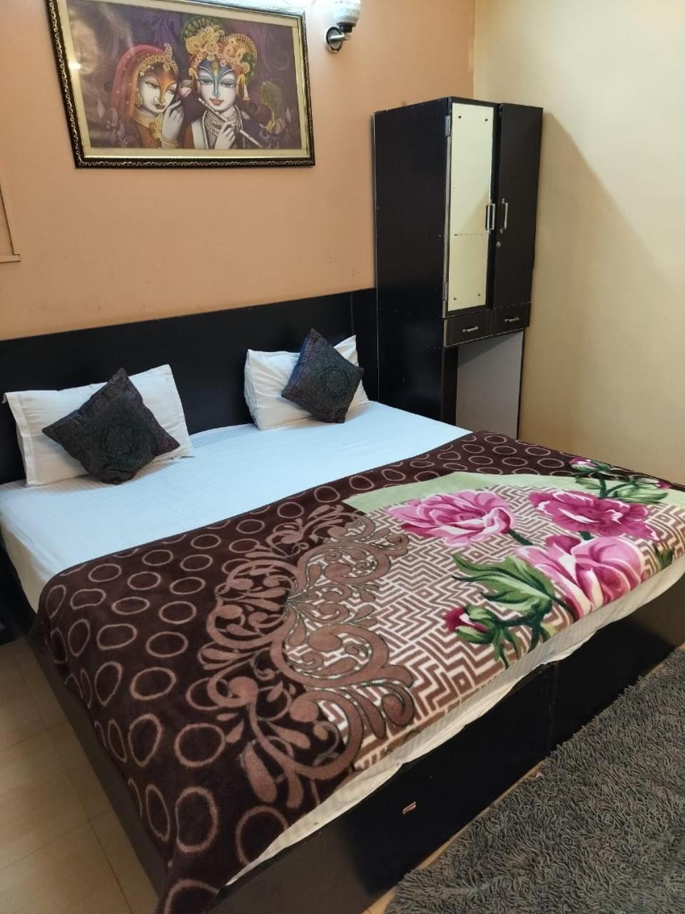 Ds Residency Varanasi-Prime Location-Parking Экстерьер фото