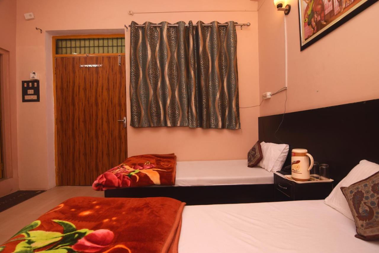 Ds Residency Varanasi-Prime Location-Parking Экстерьер фото